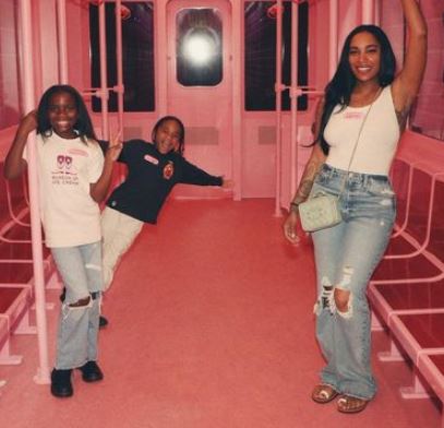 Islah Koren Gates with her mother and sister